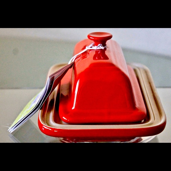 LE CREUSET RED BUTTER DISH 17-26 1/4 LB COVERED NEW - Picture 2 of 5